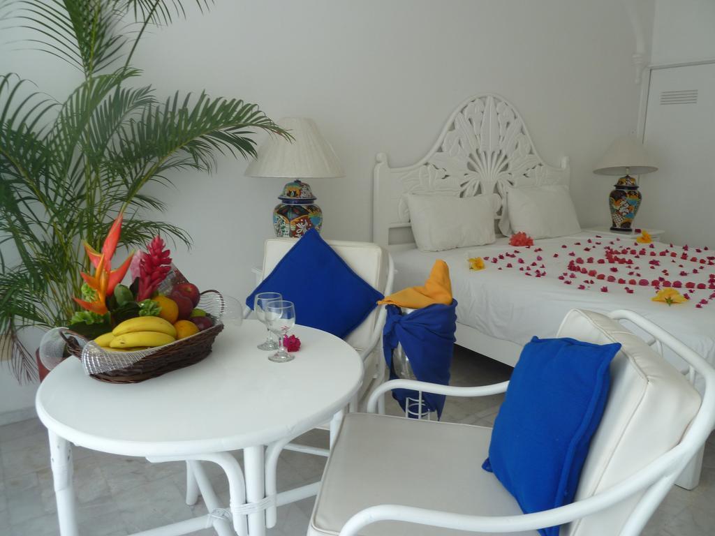 Dolphin Cove Inn Manzanillo Exterior photo
