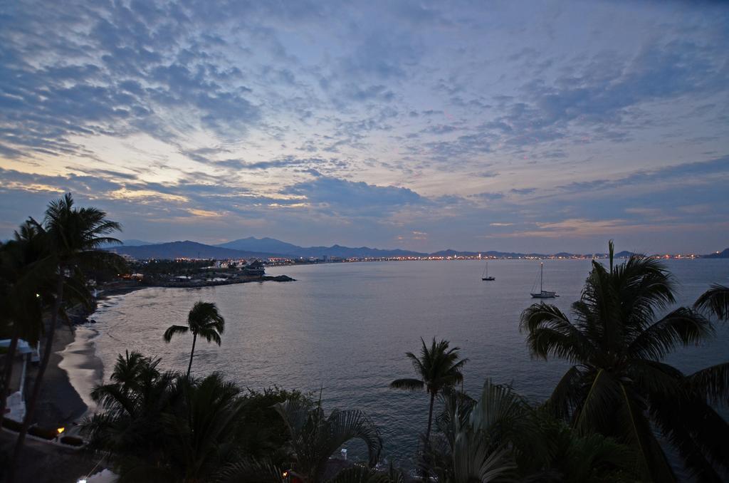 Dolphin Cove Inn Manzanillo Exterior photo